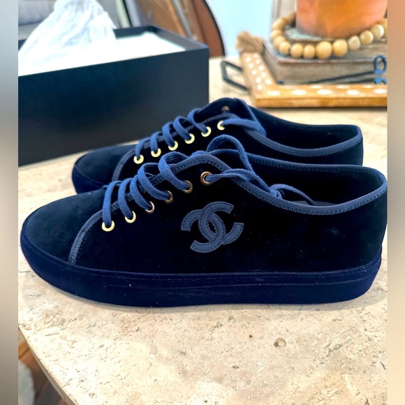 Worn once- amazing condition. In original box! - Picture 1 of 6